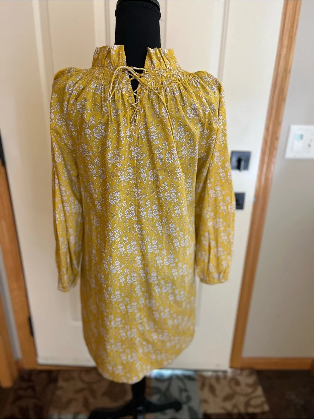 Women’s J. Crew liberty floral yellow ruffle neck puff sleeve shift dress. XS